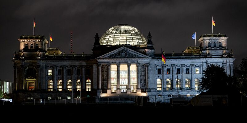 Der Bundestag kämpfte am Montag mit einem Ausfall des Internets. (Archivbild) - Foto: Fabian Sommer/dpa
