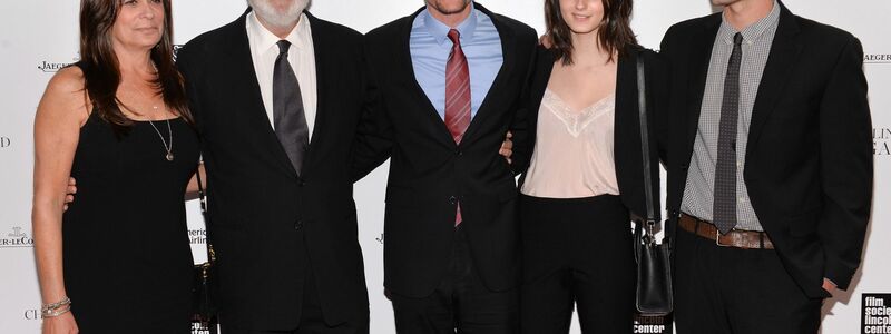 Rob Reiner und Ehefrau Michele (links) sind tot - Nick Reiner (ganz rechts) ist unter Mordverdacht in Haft. (Archivbild) - Foto: Evan Agostini/Invision/AP/dpa