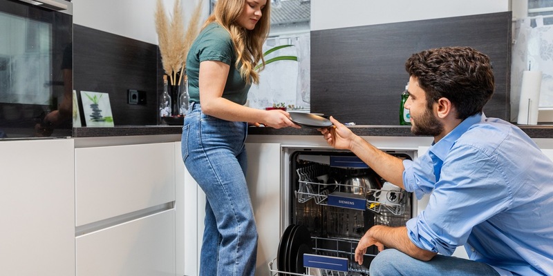Geduld hilft beim Sparen: Das ECO-Programm der Spülmaschine lohnt sich - Foto: presseportal.de
