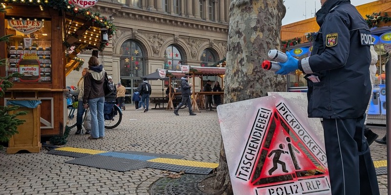 POL-PPMZ: Vermehrt Taschendiebstähle in Mainzer Innenstadt - Polizei mit Piktogramm-Präventionsaktion unterwegs - Foto: presseportal.de