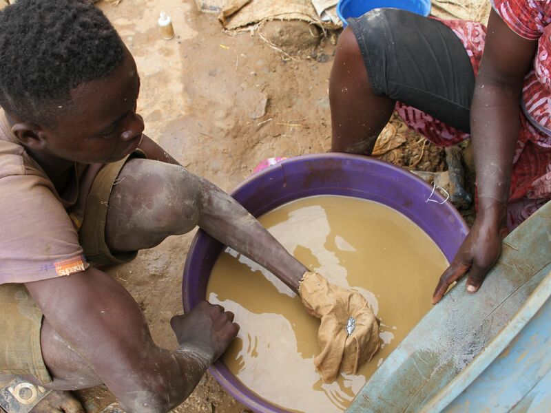 Wer von Kinderarbeit profitiert, soll durch das Gesetz zur Rechenschaft gezogen werden können. (Symbolbild) - Foto: picture alliance / dpa