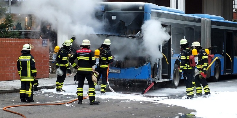 FW-M: Linienbus in Brand (Bogenhausen) - Foto: presseportal.de