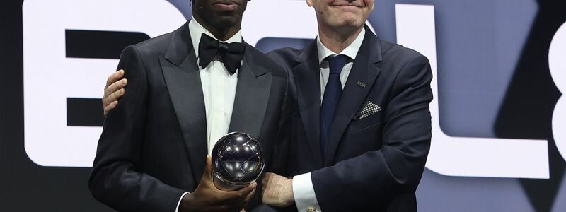 Der frühere Dortmunder wurde in Doha geehrt.  - Foto: Mohamed Farag/FIFA/FIFA via Getty Images/dpa