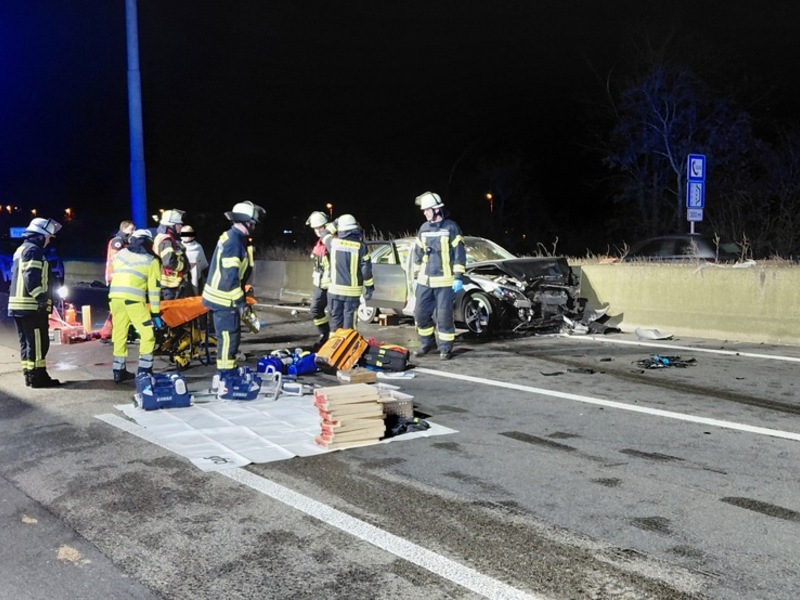 FW-BN: Fünf Verletzte bei Verkehrsunfall auf der A 565 - Foto: presseportal.de