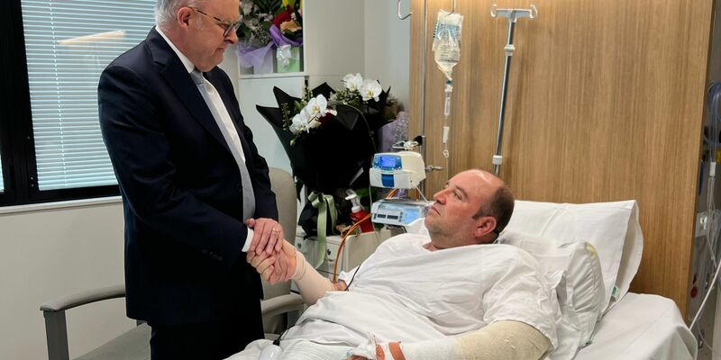 Ahmed al-Ahmed wurde als «Held von Sydney» bekannt und liegt im Krankenhaus. - Foto: Australian Prime Minister Office/Australian Prime Minister Office/AP/dpa