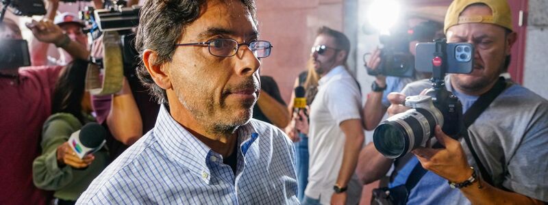 Der nun verurteilte Arzt kommt um eine Gefängnisstrafe herum. (Archivbild)  - Foto: Damian Dovarganes/AP/dpa