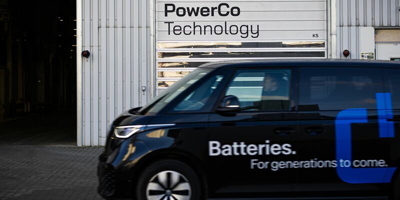 Erstmals zum Einsatz kommen sollen die Zellen aus Salzgitter bei den neuen Elektro-Kleinwagen VW ID. Polo und Cupra Raval. - Foto: Moritz Frankenberg/dpa