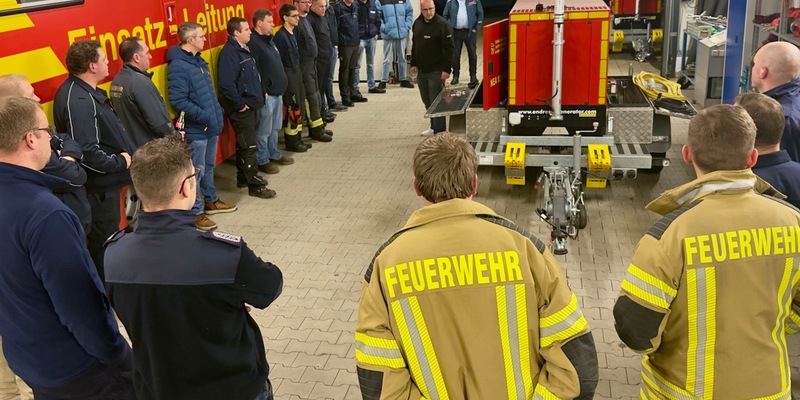 FW-OLL: Offizielle Indienststellung der Fachgruppe Elektro und Übergabe von Notstromersatzanlagen - Foto: presseportal.de