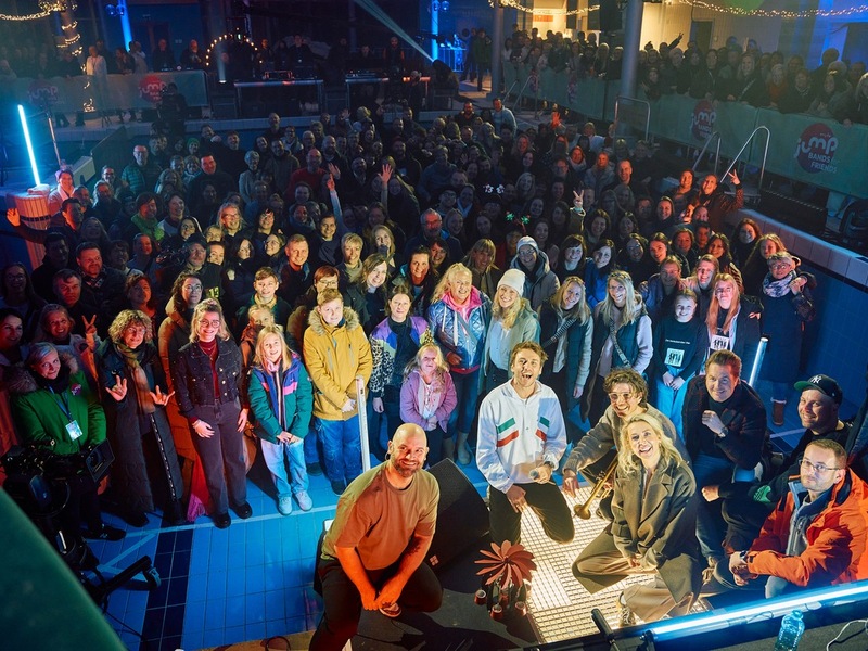 MDR Jump-„Bands for Friends“ mit Clueso: Ein ganz besonderes Weihnachtsgeschenk - Foto: presseportal.de