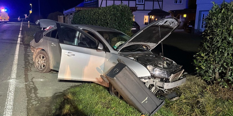 POL-HX: Verdacht eines illegalen Kraftfahrzeugrennens auf der B7 - Zwei Fahrzeuge sichergestellt - Zwei Jugendliche schwer verletzt - Foto: presseportal.de