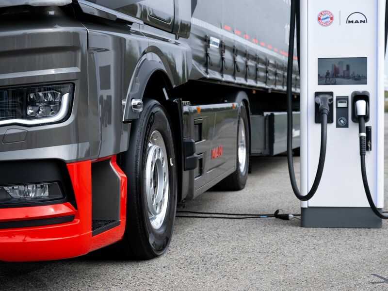 Auch bei Lkw spielt Elektromobilität künftig eine größere Rolle. (Symbolbild)  - Foto: Sven Hoppe/dpa