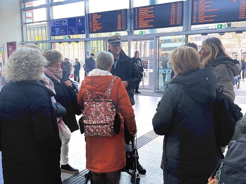 BPOL NRW: Gemeinsam gegen Eigentumskriminalität - Präventionsteams von Polizei, Bundespolizei und Deutscher Bahn informieren - Foto: presseportal.de