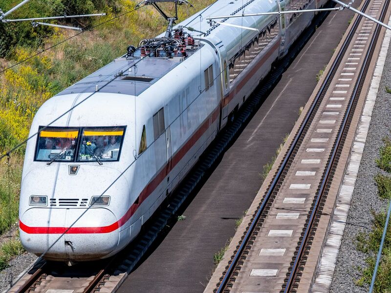 Auch die Deutsche Bahn testet den Siemens-Hochgeschwindigkeitszug  Velaro Novo. (Archiv) - Foto: Jacob Schröter/dpa