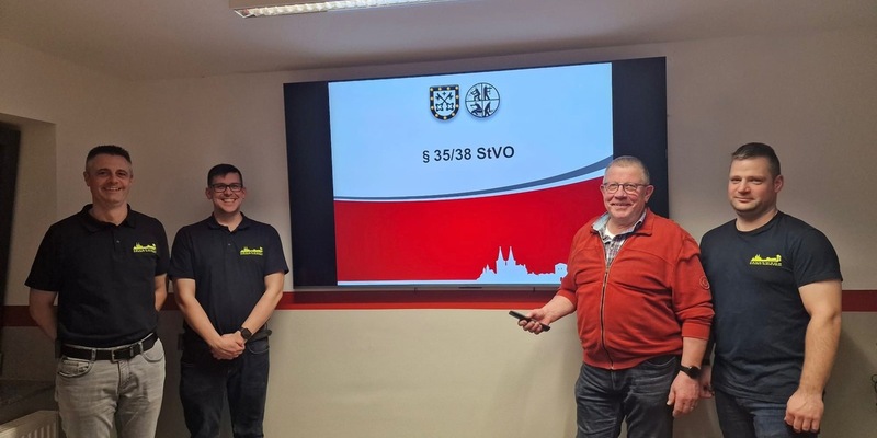 FW Xanten: Förderverein sorgt für vorzeitige Bescherung - Foto: presseportal.de