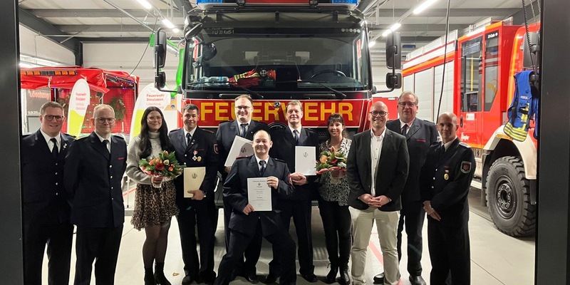 FW Dinslaken: Weihnachtsfeier des Löschzugs Oberlohberg - Foto: presseportal.de