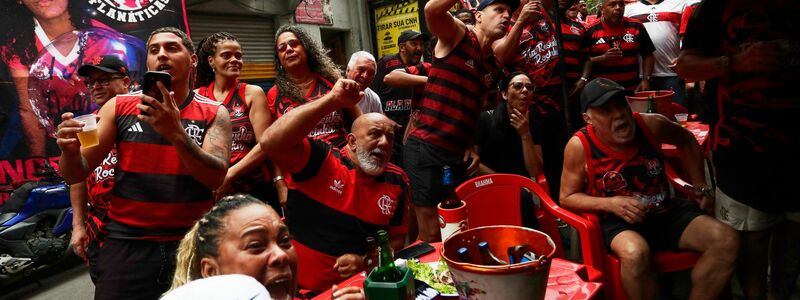 Die Fans von Flamengo fieberten in der brasilianischen Heimat mit. - Foto: Bruna Prado/AP/dpa