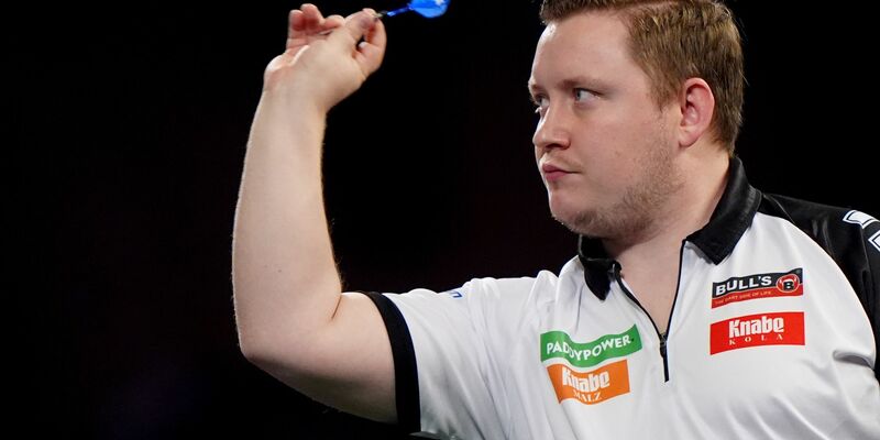 Souverän zum Start: Deutschlands bester Darts-Profi Martin Schindler gewinnt Runde eins bei der WM. - Foto: Bradley Collyer/PA Wire/dpa
