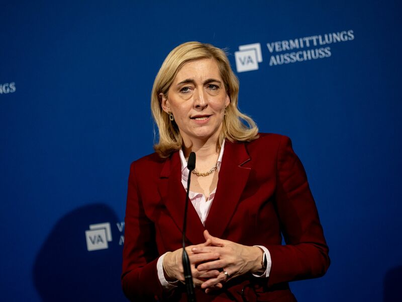 Manuela Schwesig und Hendrik Hoppenstedt wurden als Vermittlungsausschuss-Vorsitzende wiedergewählt. - Foto: Fabian Sommer/dpa