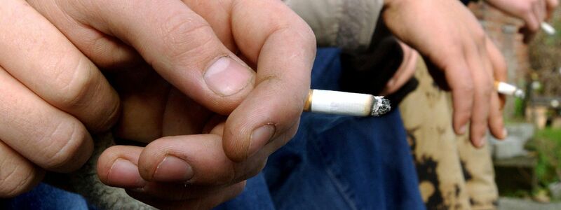 Der Tabakkonsum unter Jugendlichen ist laut den Forschern viel zu hoch. (Symbolbild) - Foto: Patrick Pleul/Zentralbild/dpa