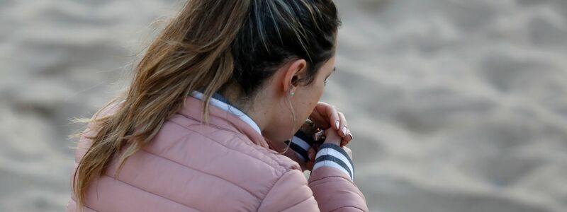 Viele starten schon früh mit dem Rauchen. (Symbolbild) - Foto: Clara Margais/dpa