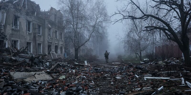 Im Osten der Ukraine - hier die Stadt Kostjantyniwka - toben kurz vor Weihnachten weiter schwere Kämpfe. (Archivbild) - Foto: Oleg Petrasiuk/Ukrainian 24th Mechanized brigade/dpa