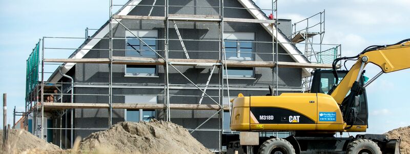 Die Baugenehmigungen ziehen wieder an - gerade bei Einfamilienhäusern (Archivbild) - Foto: Hauke-Christian Dittrich/dpa/dpa-tmn