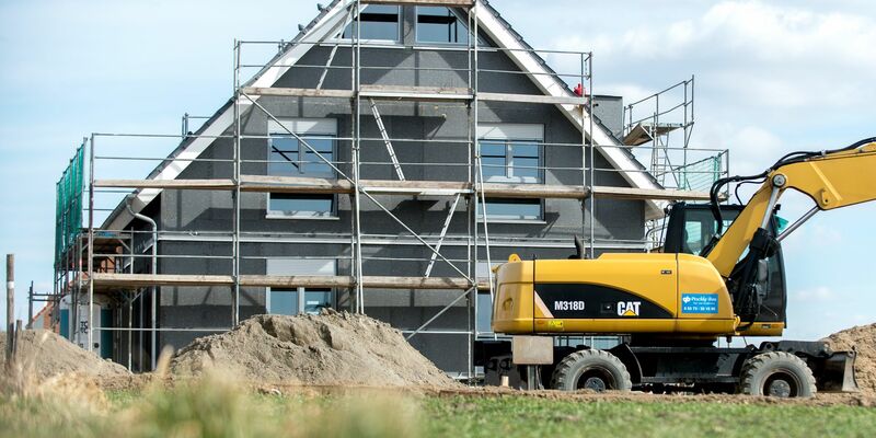 Fördermittel gibt es für Häuser mit bestimmtem Energiestandard und umweltfreundlicher Heizung. (Illustration) - Foto: Hauke-Christian Dittrich/dpa/dpa-tmn