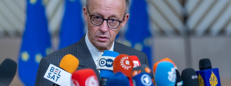 Drängt auf eine schnelle Entscheidung für Geld für sein Land: Der ukrainische Präsident Wolodymyr Selenskyj. - Foto: Michael Kappeler/dpa