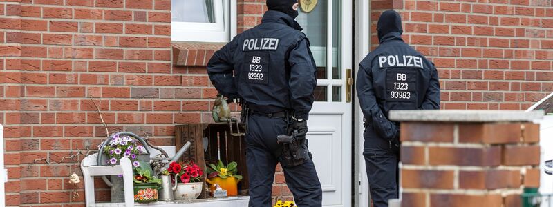 Den Angeklagten wird unter anderem ein Brandanschlag auf ein Kulturzentrum in Altdöbern (Brandenburg) vorgeworfen. (Archivbild) - Foto: Frank Hammerschmidt/dpa