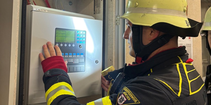 FW-M: Brandmeldeanlage alarmiert sich selbst (Maxvorstadt) - Foto: presseportal.de