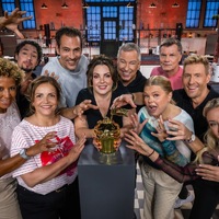 Arabella Kiesbauer René Casselly Rebecca Immanuel Alexander Mazza Paula Lambert Thomas Hermanns Anne-Sophie Briest Thomas Helmer Maximilian Arland Anna-Carina Woitschack Das große Promibacken - Foto: Joyn/Claudius Pflug, presseportal.de