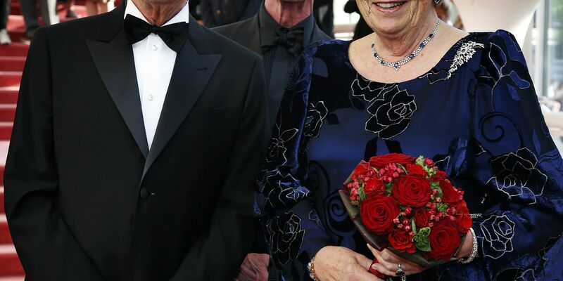  Hans van Manen mit der damaligen niederländischen Königin Beatrix.  - Foto: Jerry Lampen/ANP/EPA/dpa