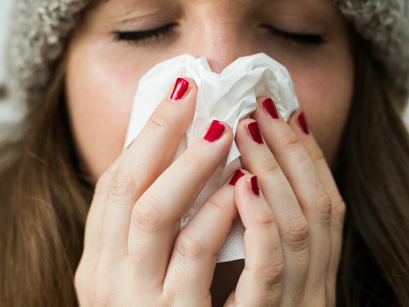 Die jährliche Grippewelle nimmt langsam Fahrt auf. (Symbolbild) - Foto: Christina Sabrowsky/dpa/dpa-tmn