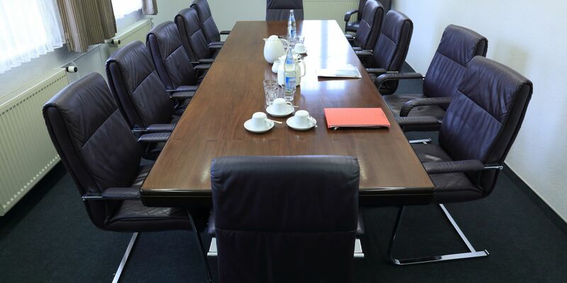 Die Vergütungen normaler Aufsichtsräte sind 2024 laut einer Studie der DSW im Schnitt um 3,0 Prozent gestiegen. (Symbolbild) - Foto: Jens Wolf/dpa