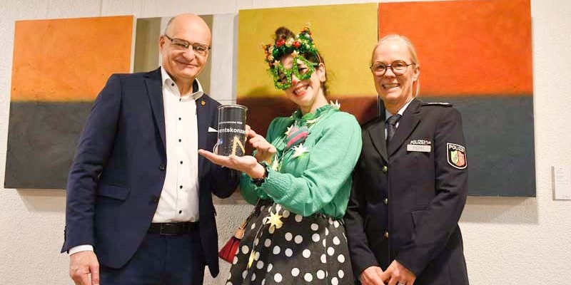 POL-ST: Kreis Steinfurt, Spendenübergabe nach Adventskonzert, fast 3000 Euro für die Klinikclowns im Kreis Steinfurt - Foto: presseportal.de