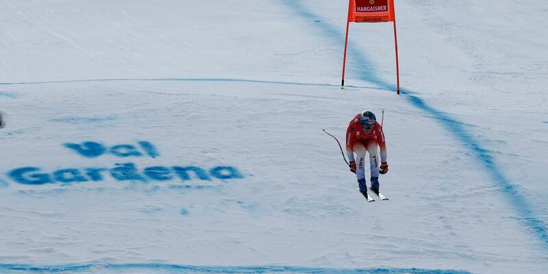 Marco Odermatt zeigte auf der Saslong-Piste wieder mal eine famose Fahrt. - Foto: Gabriele Facciotti/AP/dpa