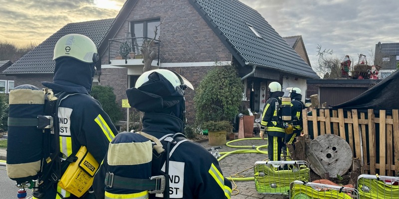 FW-BO: Ausgedehnter Zimmerbrand in Wattenscheid-Höntrop - Zwei Hunde sterben - Foto: presseportal.de