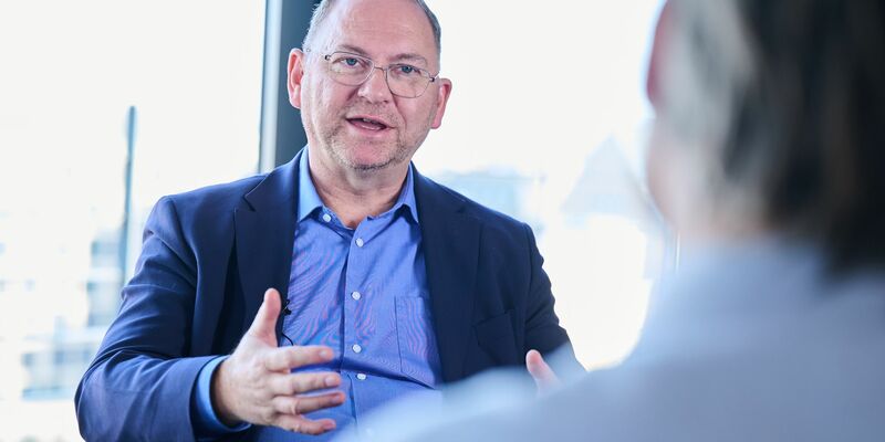 Verdi-Chef Frank Werneke macht sich für stabile Renten stark. - Foto: Annette Riedl/dpa