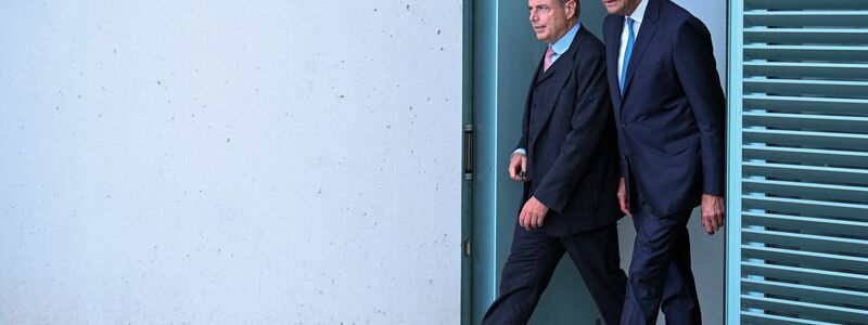 Bundeskanzler Friedrich Merz kommt dem belgischen Ministerpräsidenten Bart De Wever in der Frage der Nutzung russischer Gelder entgegen. (Archivbild) - Foto: Annegret Hilse/Reuters/Pool/dpa