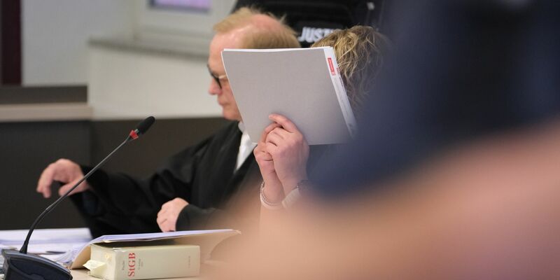 Vor dem Landgericht in Dessau-Roßlau ist eine Zwillingsmutter nach dem Tod ihrer Kinder verurteilt worden. (Archivbild) - Foto: Sebastian Willnow/dpa