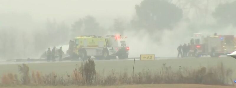 Ein Flugzeug ist an einem Regionalflughafen in North Carolina abgestürzt. - Foto: Uncredited/WSOC via AP/dpa