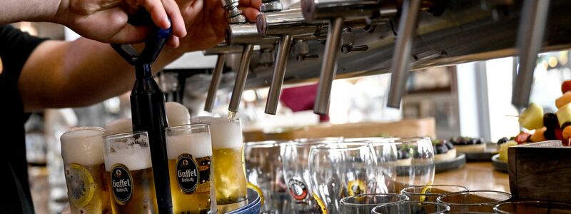 Der Hotel- und Gaststättenverband Dehoga sieht in der digitalen Trinkgeld-Variante eine Reaktion auf sich verändernde Zahlungsgewohnheiten. (Archivbild) - Foto: Britta Pedersen/dpa