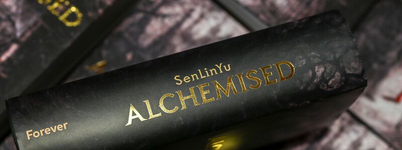 «Alchemised» beruht ursprünglich auf einer Fanfiction, die umgearbeitet wurde, nun besteht der Roman als eigenständiges Werk. - Foto: Jens Kalaene/dpa