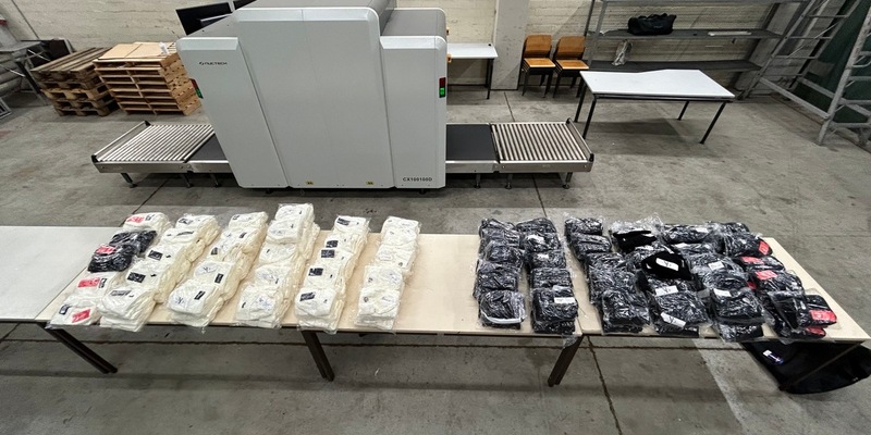 HZA-A: ZOLL beschlagnahmt 600 Markenmützen - Foto: presseportal.de