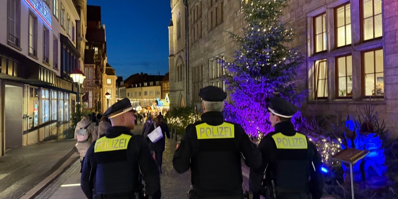 POL-HI: Sichtbare Präsenz auf Weihnachtsmärkten - Polizei zieht friedliche Zwischenbilanz - Foto: presseportal.de