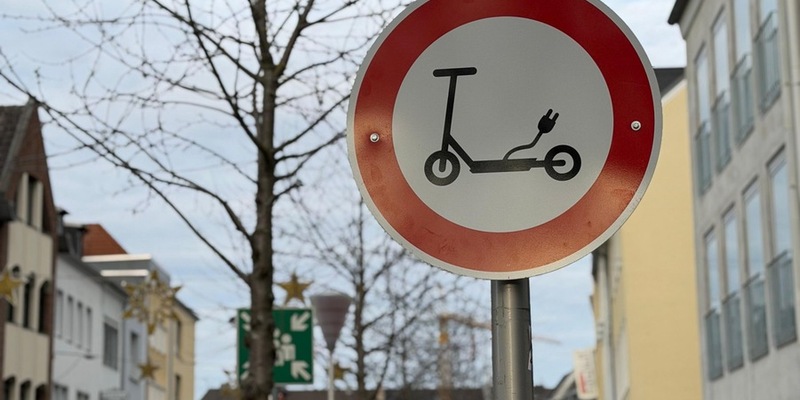 POL-DN: Gemeinsamer Aktionstag: Stadt Düren und Polizei kontrollieren E-Scooter-Fahrverbot - Foto: presseportal.de