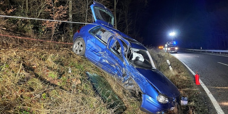 POL-PIROK: Verkehrsunfall - Person in Fahrzeug eingeklemmt - Foto: presseportal.de