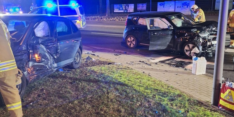 FW-Greven: Verkehrsunfall mit vier verletzten Personen. - Foto: presseportal.de
