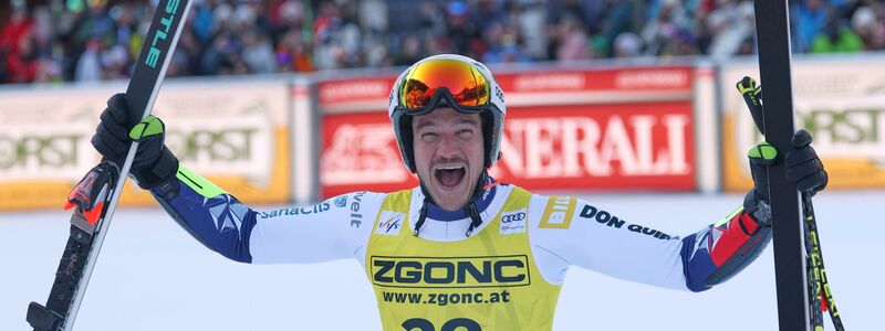 Tschechischer Ski-Coup in Gröden: Jan Zabystran bejubelt seinen Sieg im Super-G. - Foto: Alessandro Trovati/AP/dpa