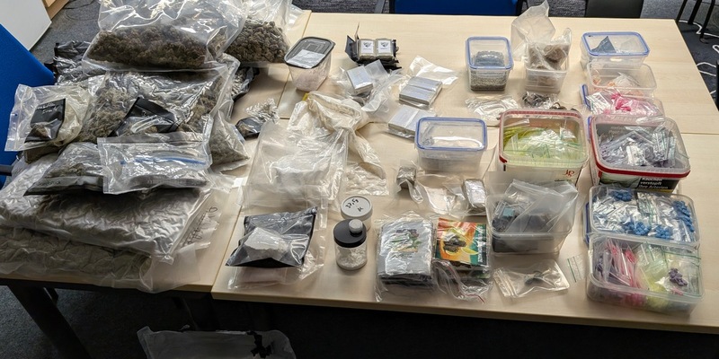 POL-K: 251219-2-K Umfangreicher Drogenfund bei Wohnungsdurchsuchung - Mutmaßlicher Dealer in Haft - Foto: presseportal.de